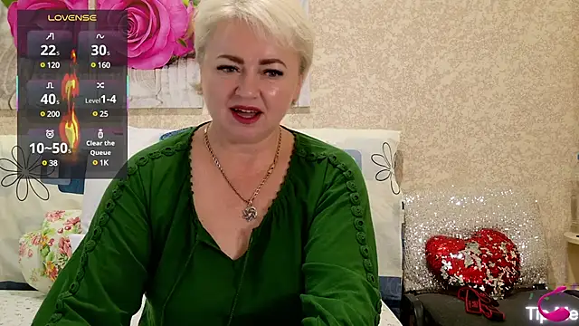 wet pussy under pantyhose - video by Viki100paradise cam model