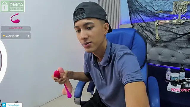 I love play with my dildo and lush - vidéo du modèle de showcams HarolddXL