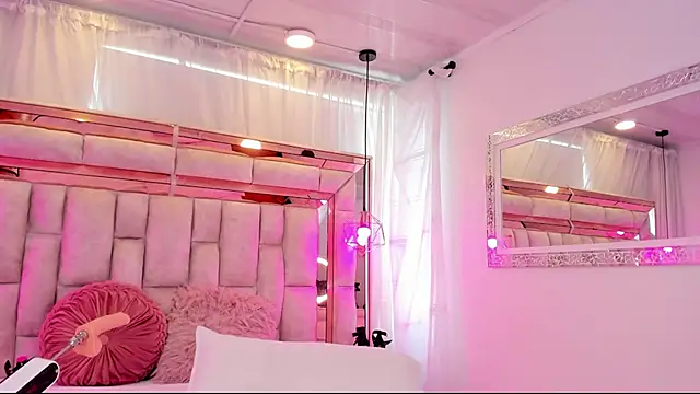 Fucked with the machine🍆😈😈 - video av Katalina_Evans cam-modell