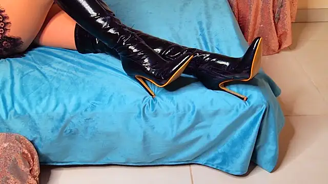 Knie schonmal nieder bis ich online bin.🔥 Kneel down until I'm online. - video di Mijou_Merlin modella di cam