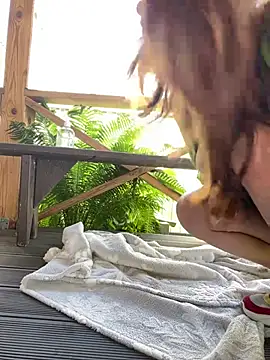 Fist my PUSY IN GARDEN 🥵