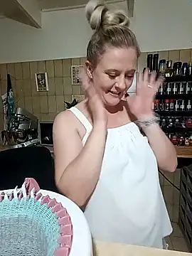 [4 Apr 17:59] Private Show