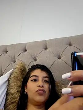 Cum show taking the pillow at home 💦💦 - video by MarianaBlaze cam model