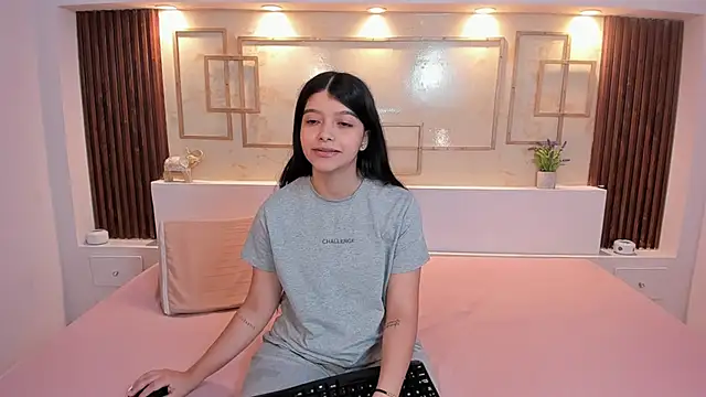 Naked and open pussy - video by MarianaBlaze cam model