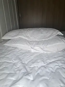 a sucking pussy - video by MarianaBlaze cam model