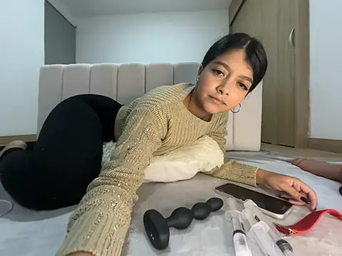 Sucking my feet with my pussy open