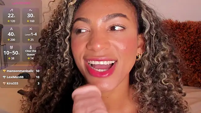 Public shows moment 👀 - video by hailey_thompsonX cam model