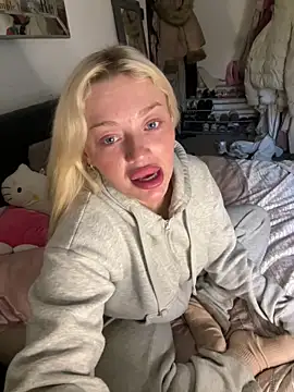 Titties out with chit chats - video by blissdimicco cam model