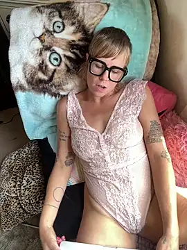 Daddy’s little Brat - video di goodgirlbabydoll modella di cam