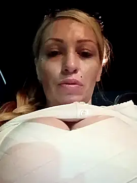 [12 Jan 19:59] Private Show - video di UrBRat modella di cam