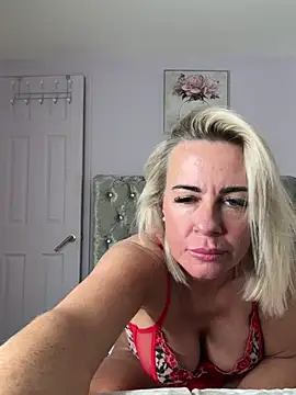 [17 Mar 18:25] Private Show - video by MakemeMillie1 cam model