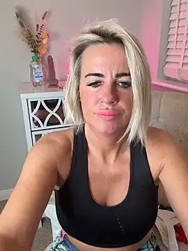 [10 Dec 06:46] Private Show - video by MakemeMillie1 cam model