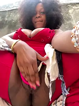 OUTDOOR squirt - video by Boneca25 cam model