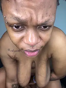 COWGIRL CREAMY HIS DICK WITH MA PUSSY – video modela na kameri BonnyMolhada