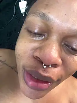 He ate my pussy and I squirt on his face and fuck me so good — filmik BonnyMolhada, modela(-lki) na kamerkach