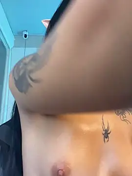 MA CHATTE EST TELLEMENT MOUILLÉE - video by Jay_wlls cam model