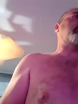 [19 Apr 19:02] Private Show wife - video by thickdaddy2982 cam model