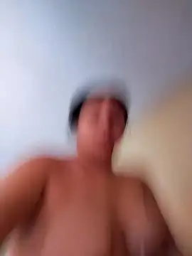 Montando , corrida juntos - video by belenvaleria cam model