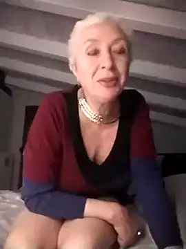 [2 Apr 18:22] Private Show - video by divinaerotica cam model