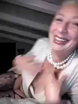 [6 Apr 22:28] Private Show - video by divinaerotica cam model