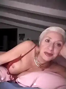 [28 Jul 22:48] Private Show - Video von divinaerotica Cam-Model