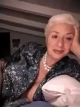 [1 Sep 23:49] Spy Show - Video von divinaerotica Cam-Model