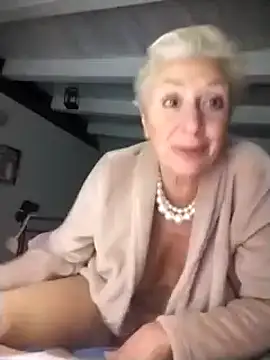 [9 Oct 00:11] Private Show - Video von divinaerotica Cam-Model