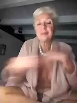 [9 Oct 00:18] Private Show - Video von divinaerotica Cam-Model