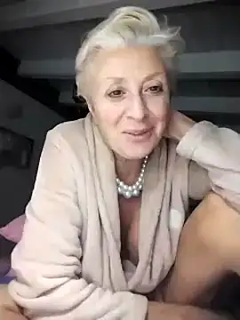 [22 Oct 23:27] Private Show - Video von divinaerotica Cam-Model