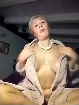 [8 Nov 22:55] Private Show - Video von divinaerotica Cam-Model