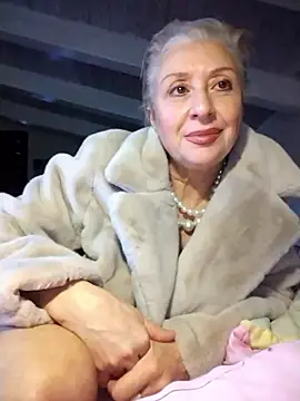 [13 Jan 16:11] Spy Show - Video von divinaerotica Cam-Model