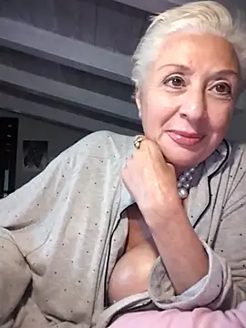 [23 Apr 19:33] Private Show - فيديو من divinaerotica موديل الكام