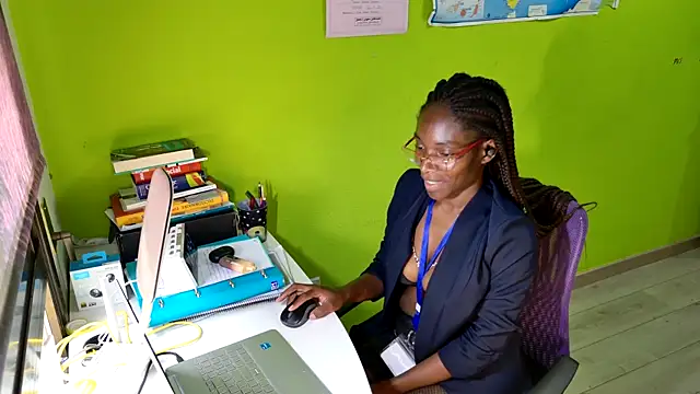 Private Show masturbation in my office - video by Mareinesoleil cam model