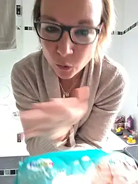 😛Es geht rein um feuchttücher 😛 — filmik Fuxy-love69, modela(-lki) na kamerkach