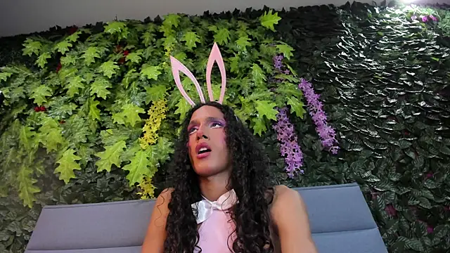 hot bunny that spurts milk 🐰 – video modela na kameri cassidy_blossom