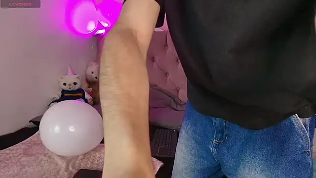 I burst balloons in my room until I cum, my fav experience! - PepperTwink 캠 모델의 동영상