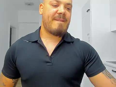 [6 Jul 16:58] Pubes,smoke, big hard cock - video van ZackMasterss cam-model