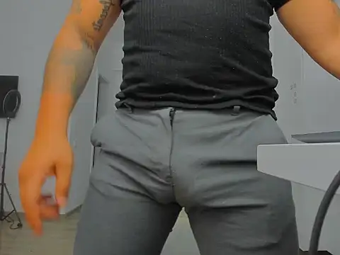 [26 Jul 15:27] total bulge domination - video van ZackMasterss cam-model