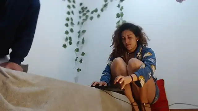 [5 Mar 21:43] Private Show－カメラキャストのjeans_and_emmaの動画