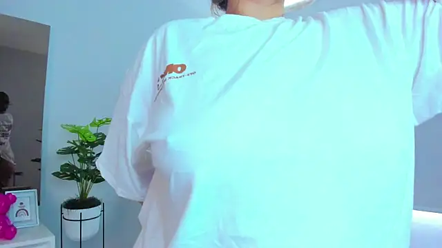 playing with my domi on the floor: hear me moan 🔥 - video by Cloee_Rainbow1 cam model