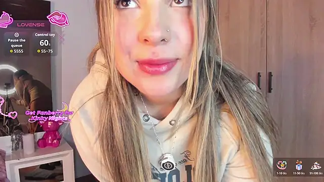 Sucking my clitoris 💦🫦 - video by Cloee_Rainbow1 cam model