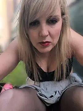 Mega Public Dildofuck in the bush 😊