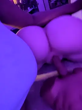 [2 Jul 00:12] Public Show - video by Mrsaustin92 cam model