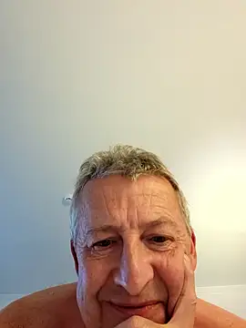 [12 Jan 18:11] Private Show– Grandman147 kameramodell videója