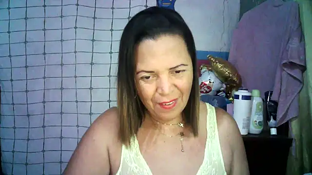spit show with double penetration - vídeo de la modelo de cam alina_maturehot