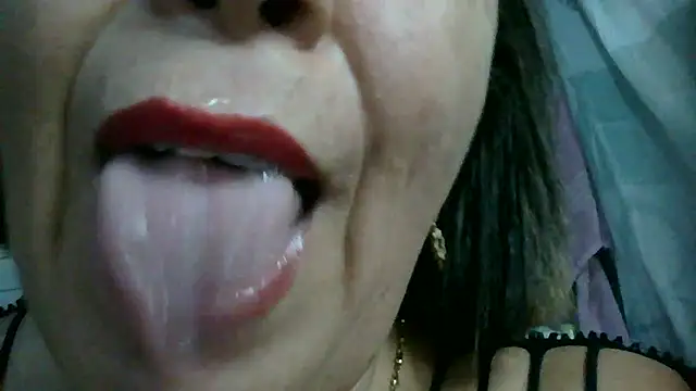 tongue and spit - 視頻由 alina_maturehot 主播提供