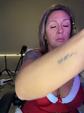 Naughty Mrs Clause outfit playing with my pussy 12/18/25 - відео від вебкаммоделі bossyroxy84