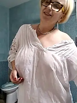 [1 Jan 21:13] Private Show - video by Pumabionda cam model