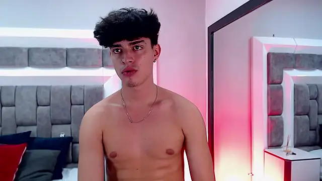 kisses my loves - video by DrakeCollinss cam model