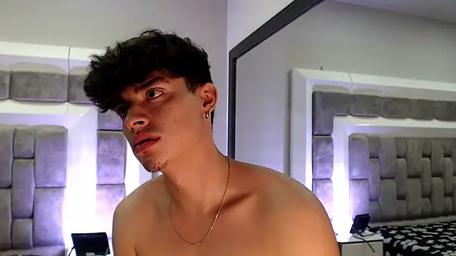 [31 Mar 20:52] Private Show - video by DrakeCollinss cam model